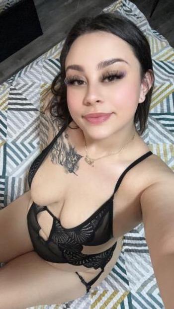 Cherry, 21  female escort, Desmoines