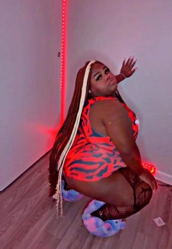 STAR, 22  female escort, Desmoines