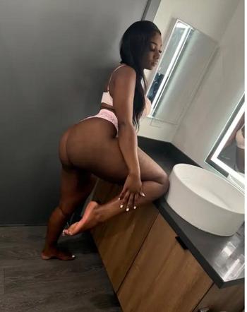 Rose, 29  female escort, Desmoines